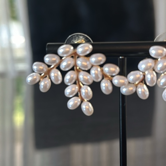 Pearl  statement earrings. GORGEOUS! - Picture 7 of 8